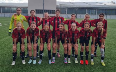 STAREJŠE DEKLICE MORALE PRIZNATI PREMOČ NASPROTNICAM